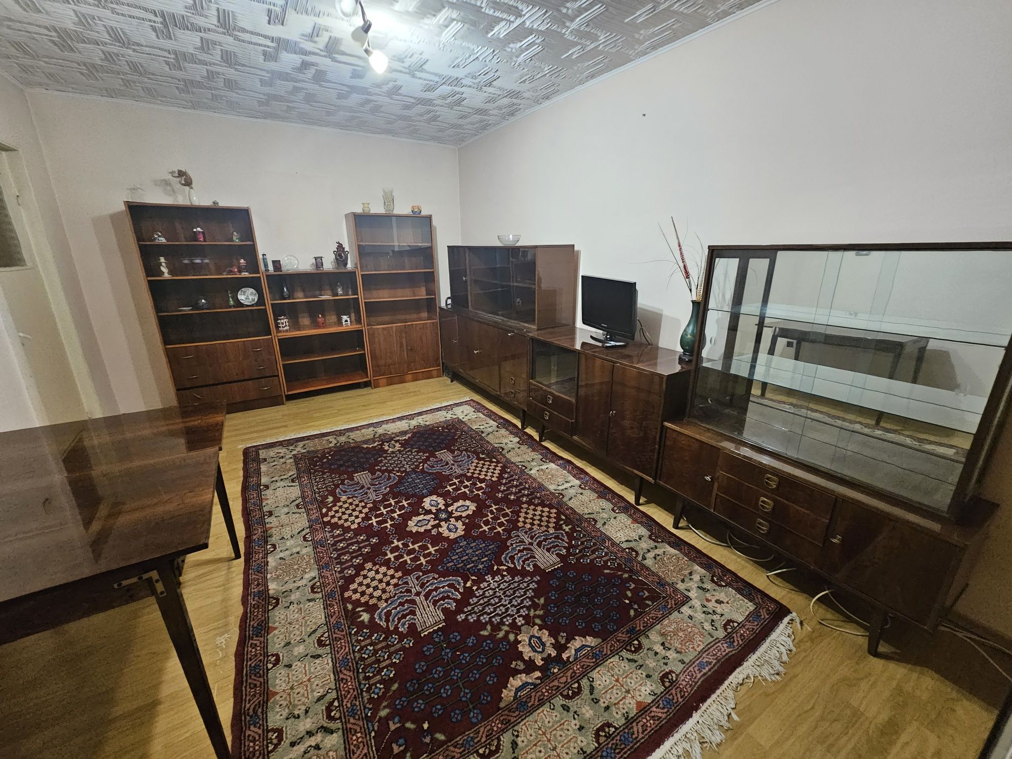 Vand mobila sufragerie