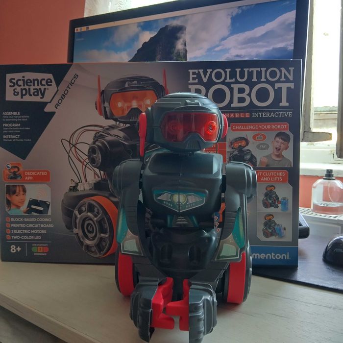 Robot de jucarie programabil Clementoni: Evolution Robot
