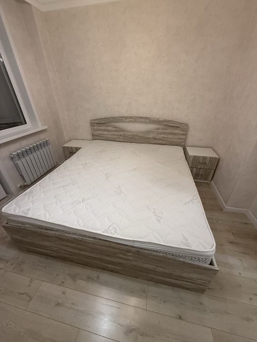 Продам кровать с матрасом размер 180-200! В хорошем состояний
