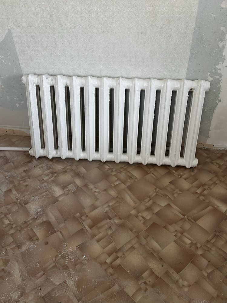 Продам батареи в хорошем состояние целые