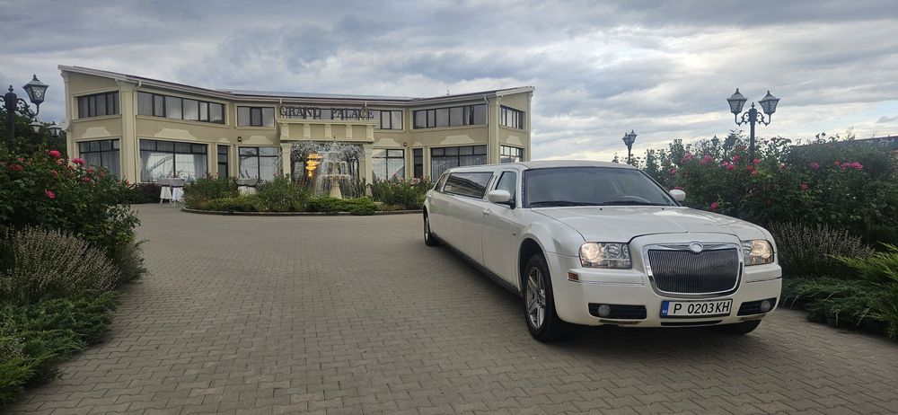 Vand limuzine Infiniti QX56 și Chrysler C300