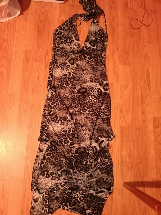 Rochie dama M cu despicaturi pe picioare