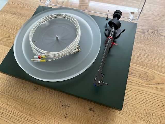 Грамофон Pro-Ject DEBUT CARBON EVO с подобрения
