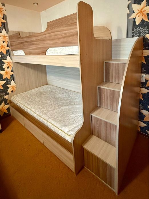 Продам двухъярусную кровать