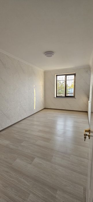 Продаю 1-комнатную квартиру в новостройке, в районе Бадамзара. Я собст