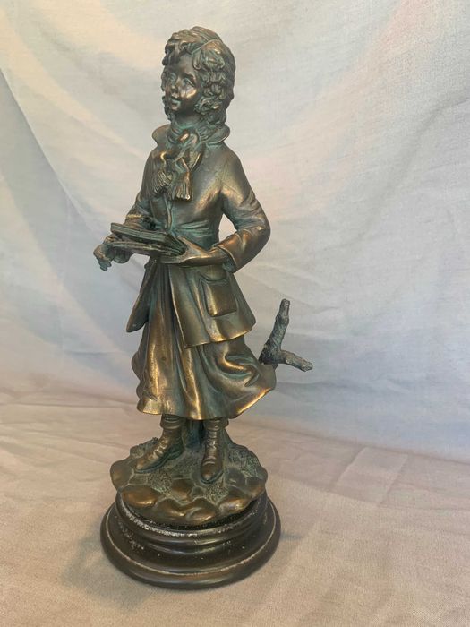 фигура статуетка на студент