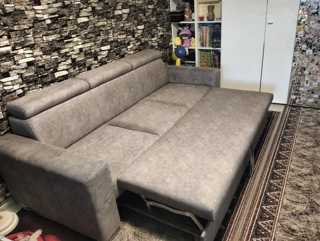 Canapea extensibilă 3 locuri!