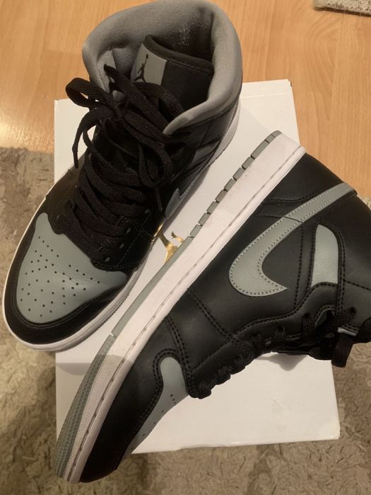 Adidasi Jordan 1 Mid Gri-Negru