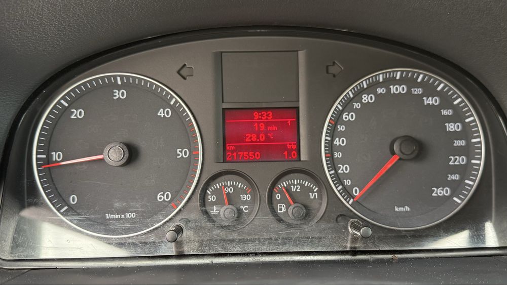 VW Touran Facelift an 2008 2.0 Diesel 140cp 2599€