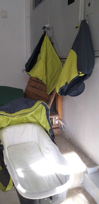 Vând Cărucior Chicco 3 în 1