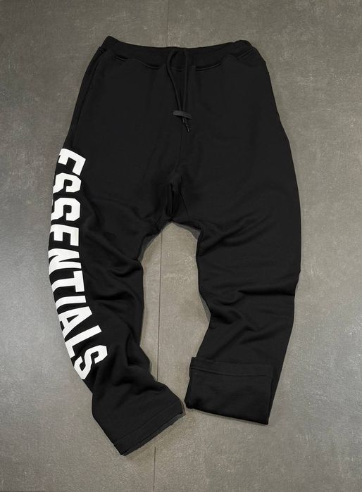 Мъжки екип Essentials