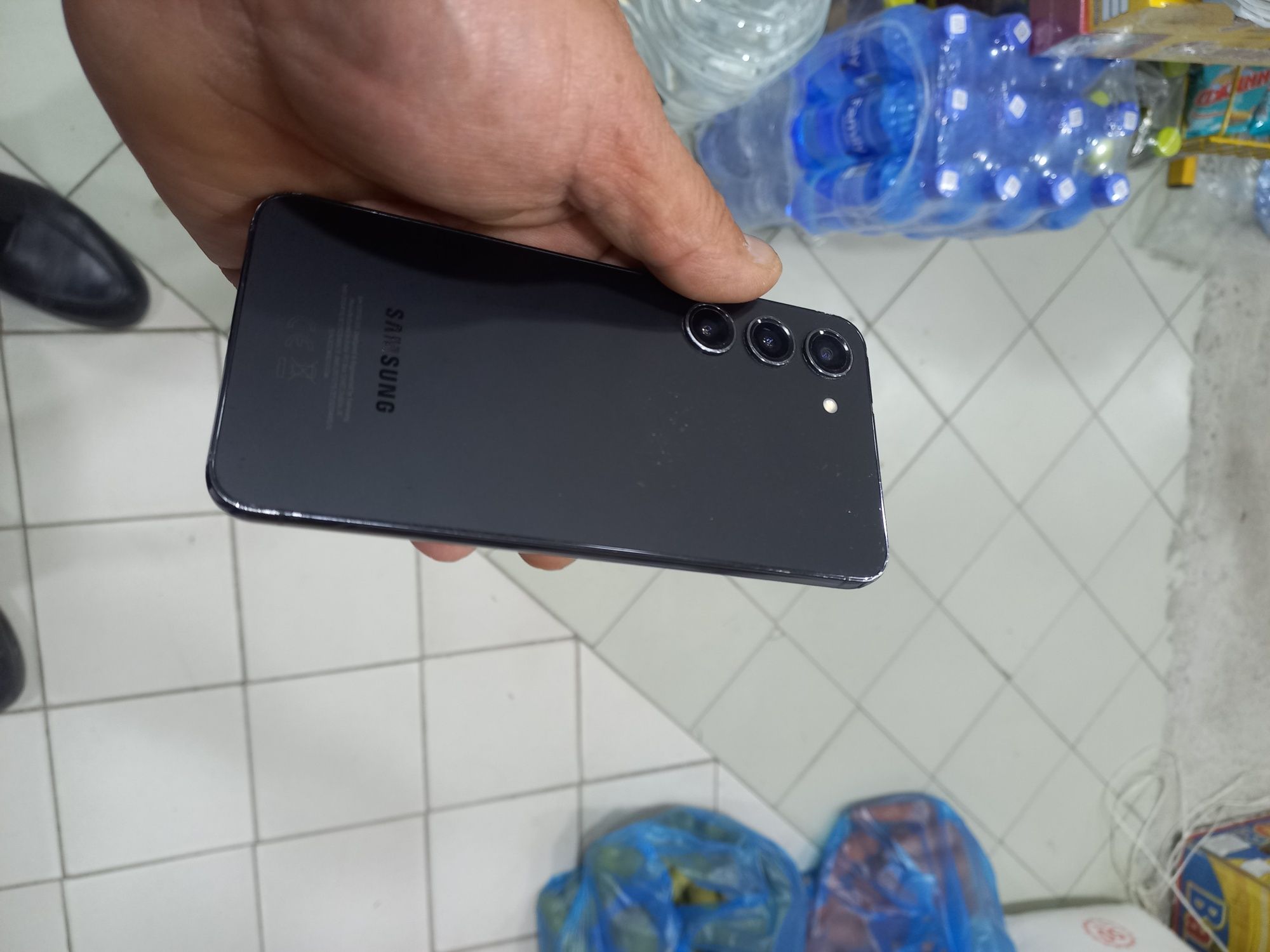 Samsung s23 holati tiniq usta ko'rmagan radnoy 2 sim karta imey bo'gan
