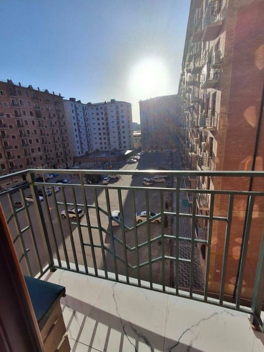 Uzgazoil orqasida vokzalda 3 xona kvartira sotiladi