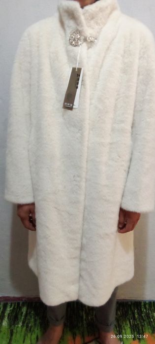 Шуба декаративная ,легкая  для торжеств