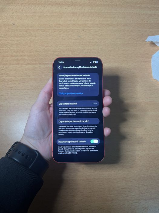 Iphone 12 arată bine telefonul mici urme se vede în poze ..!