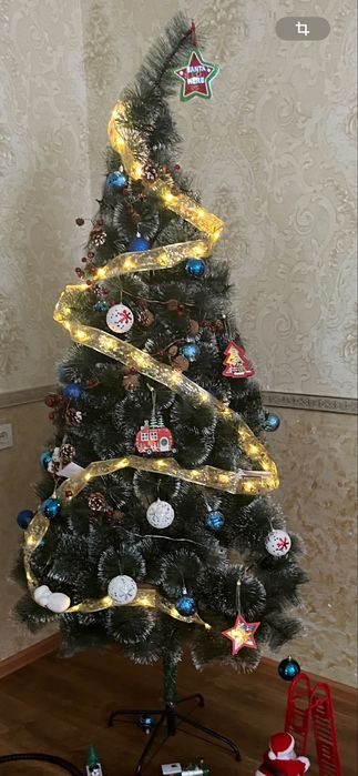 Продается ёлка со снежным напылением