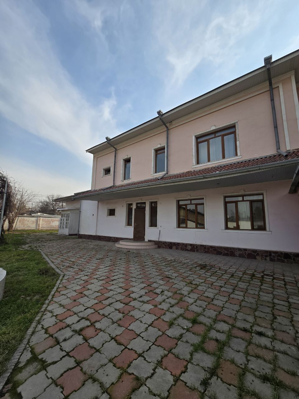Продаётся здание  15 соток 800м² под бизнес  на Саракульке