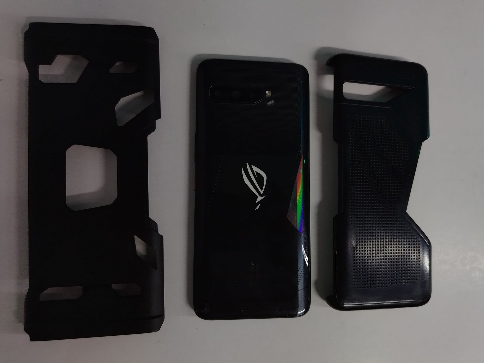 Asus rog Phone 3 strix perfect funcțional cu display spart