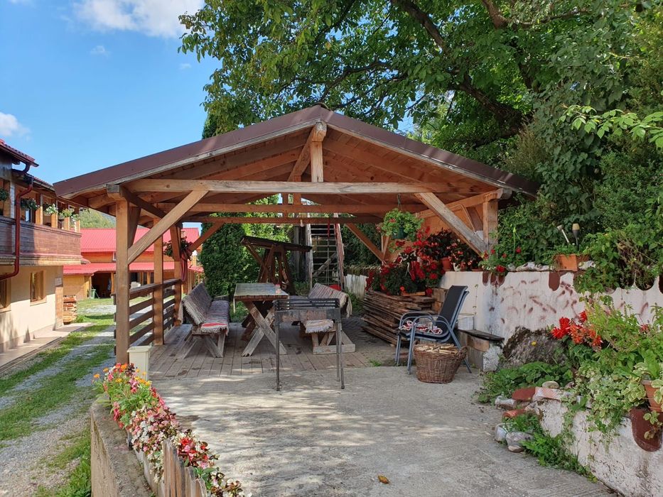 Închiriez cabană la Somesu Rece