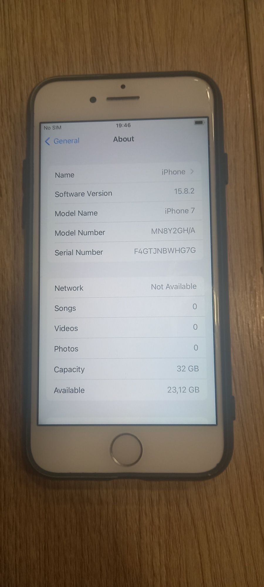 Телефон IPhone  7