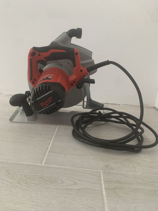 Milwaukee CS 85 SB circular de mana