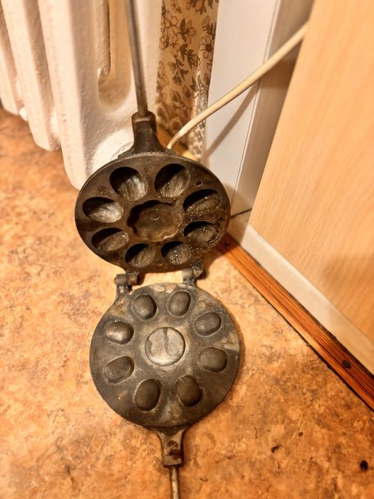 Вафельница в отличном состоянии