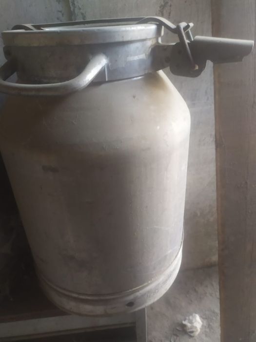 Продам флягу алюминевую и стеклянные бутыли