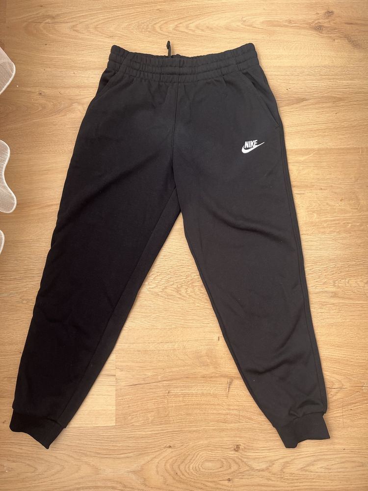 Нов анцунг Nike оригинален
