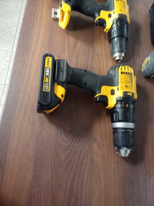Set bormașini dewalt cu baterii și încărcător