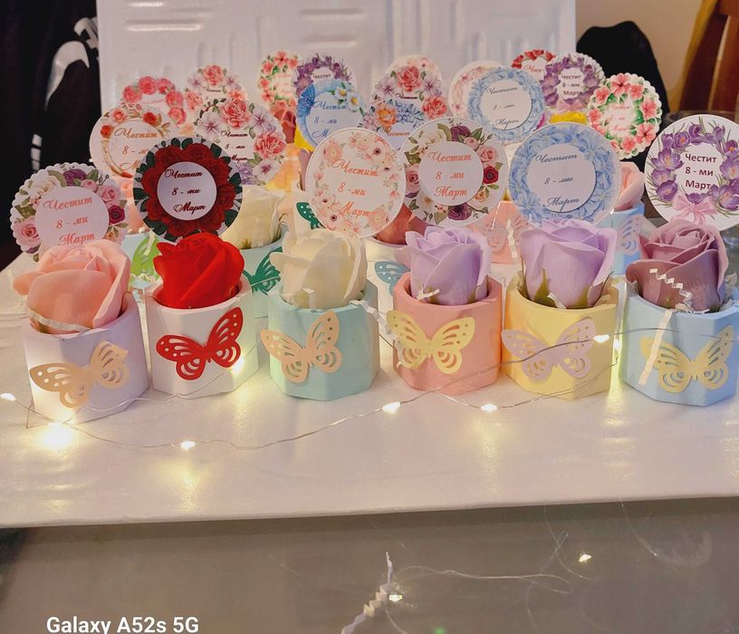 Красиво декорирани кашпи със сапунени рози 4,50лв