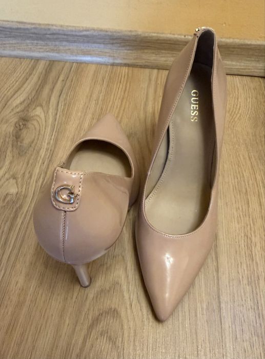 Бледо розови Токчета Guess