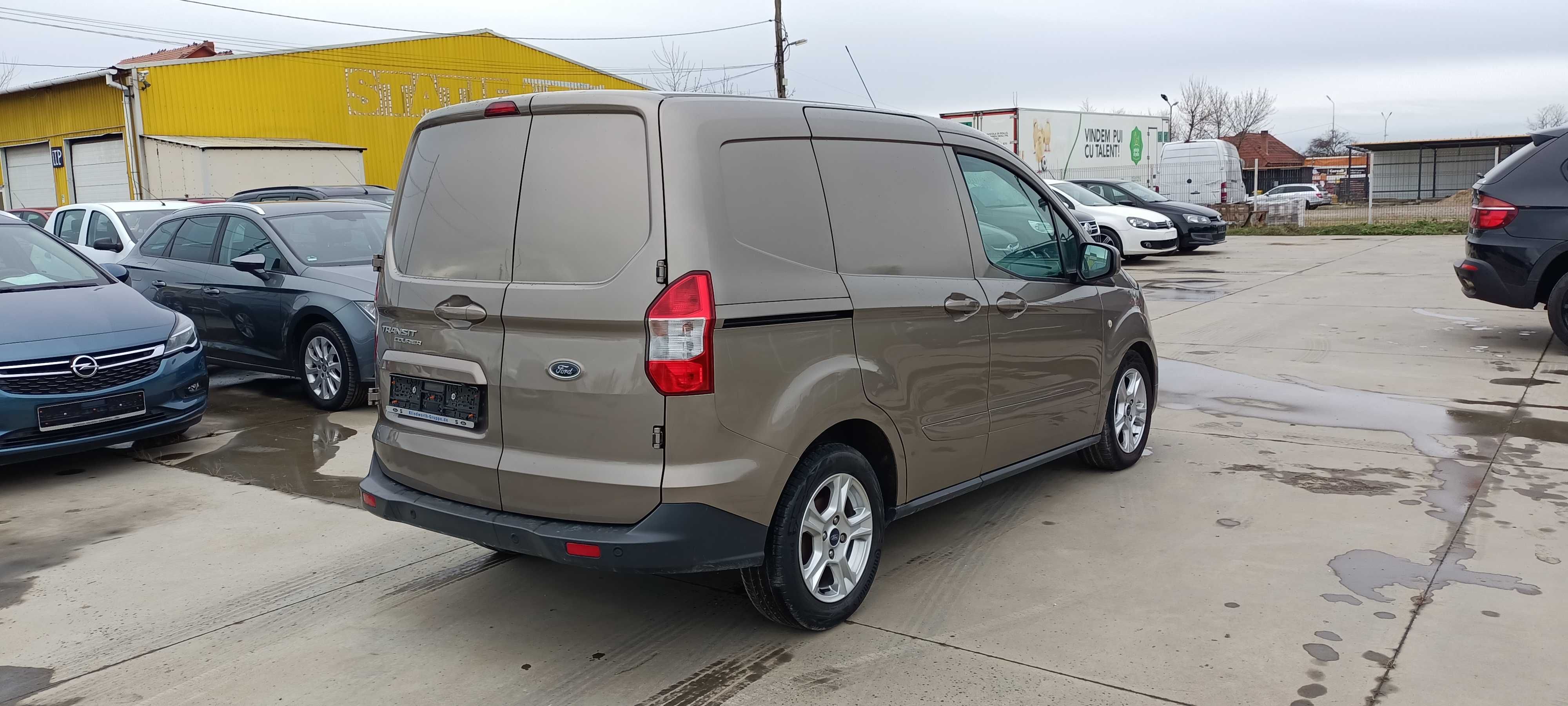 Ford Transit Courier - 2018 - rate fixe