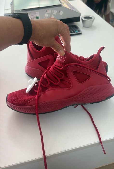 Червени Jordan кецове