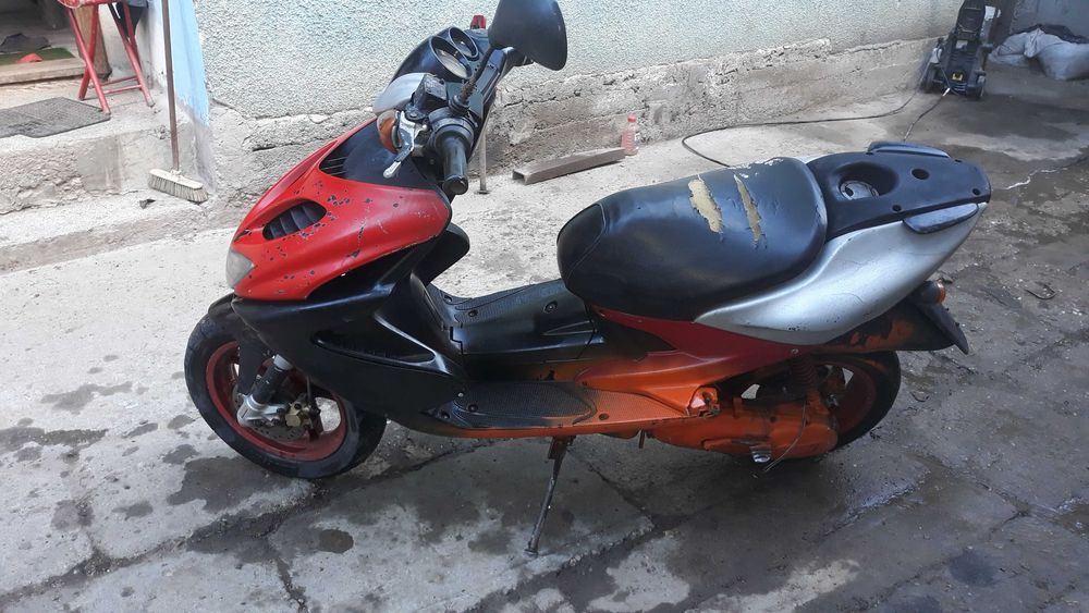 Scuter de vânzare yamaha aerox motor de 80 cm motor nou