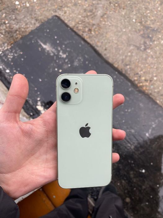 Продам айфон 12 мини на 64 гб