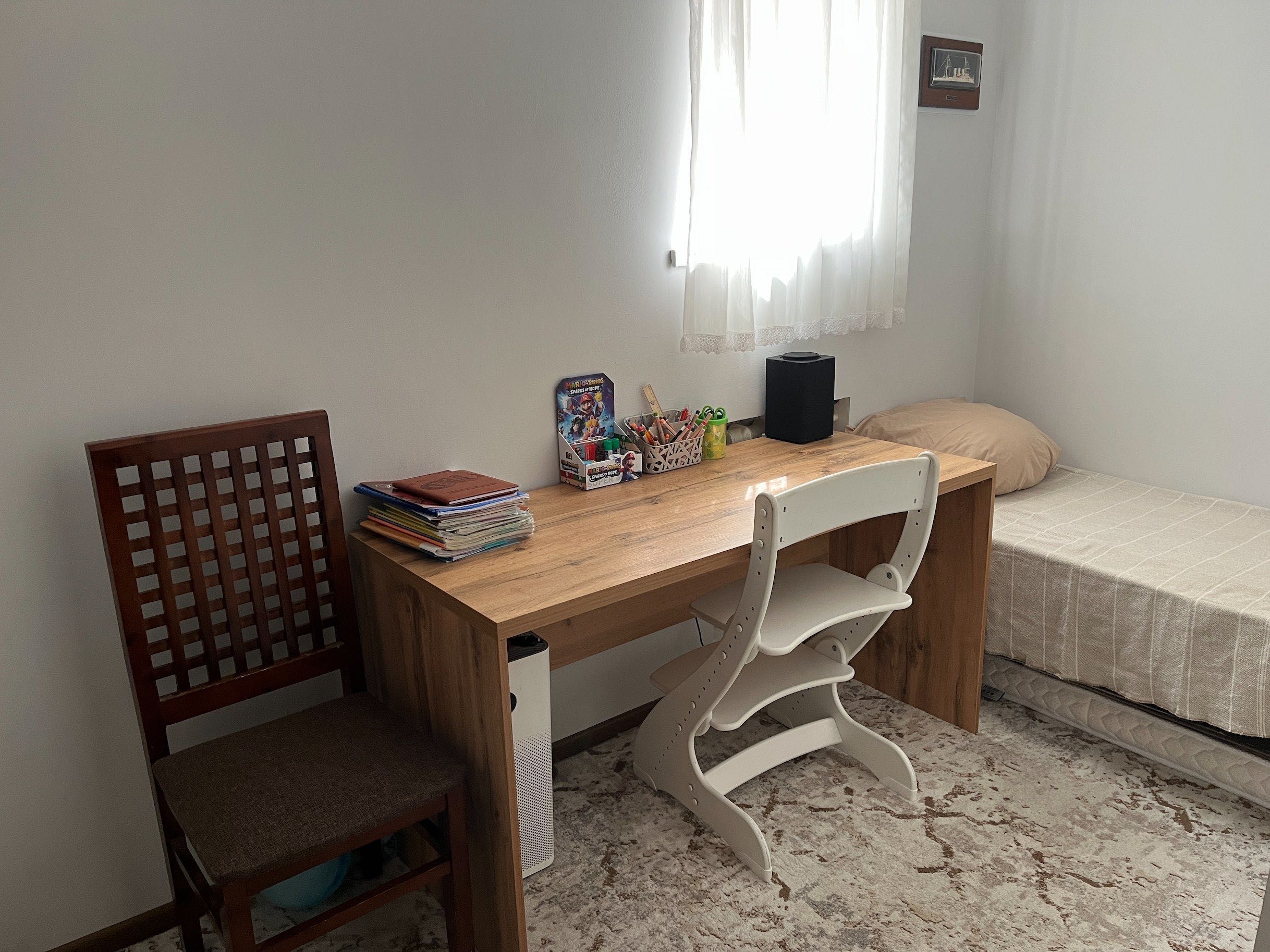 Продаётся коттедж с 4 комнатами и пристройкой (ещё 2 комнаты)
