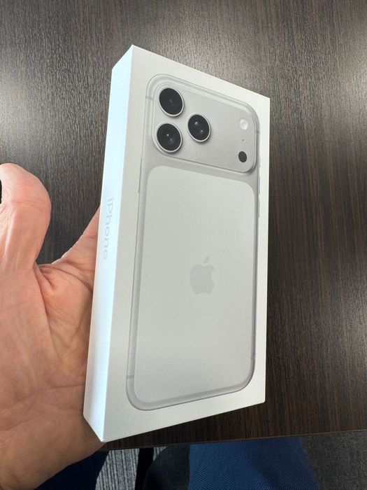 НАЛИЧЕН: iPhone 17 Pro Max Silver 256 GB