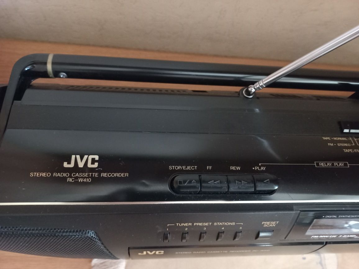 Продам винтажный кассетный магнитофон JVC RC-W410