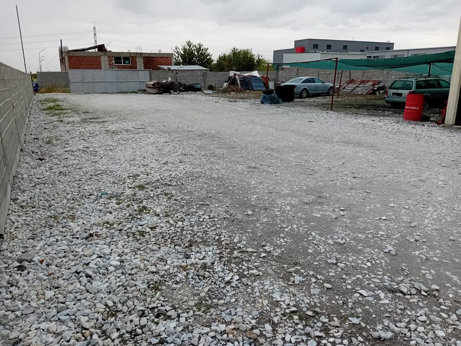 Дава се под наем Гараж / Паркомясто в Асеновград - 115 кв.м за 867 € - Снимка #1