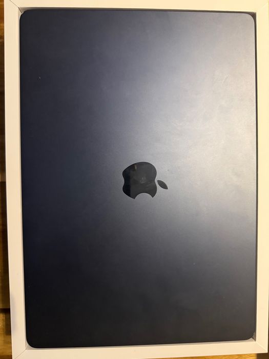 MacBook Air 15” M2 – 8GB RAM, 512GB SSD, Midnight – impecabil