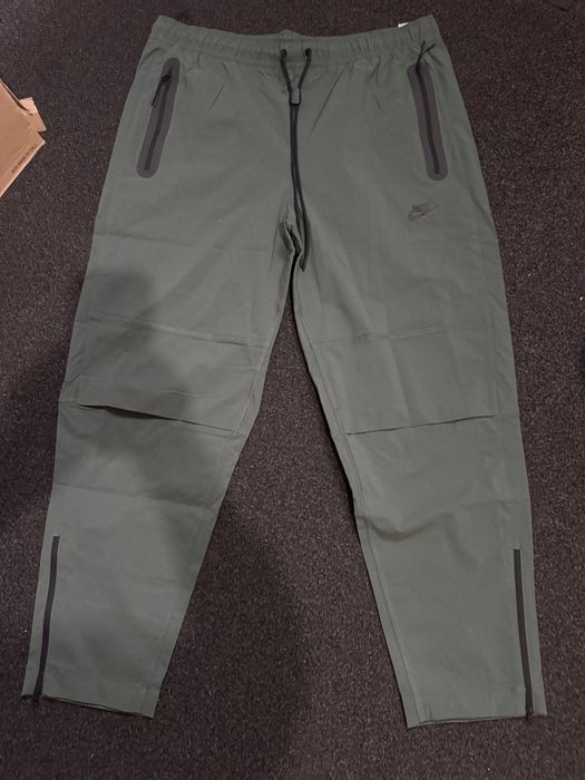 Pantaloni Nike  Tech