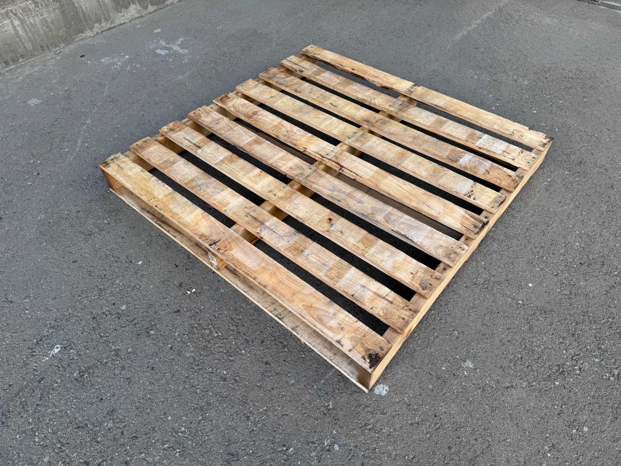 Палеты поддоны деревянные 110*110
