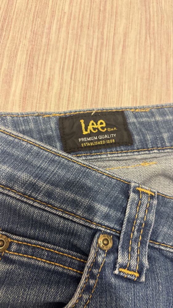 Blugi evazati Lee