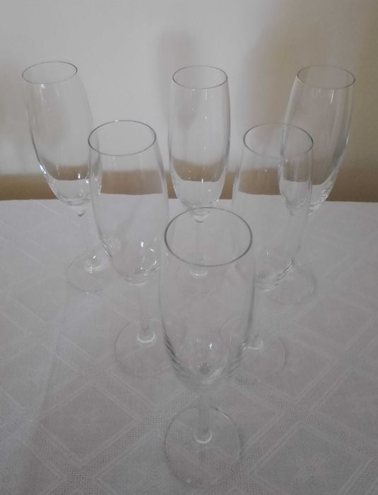 Комплекти чаши за червено вино / шампанско