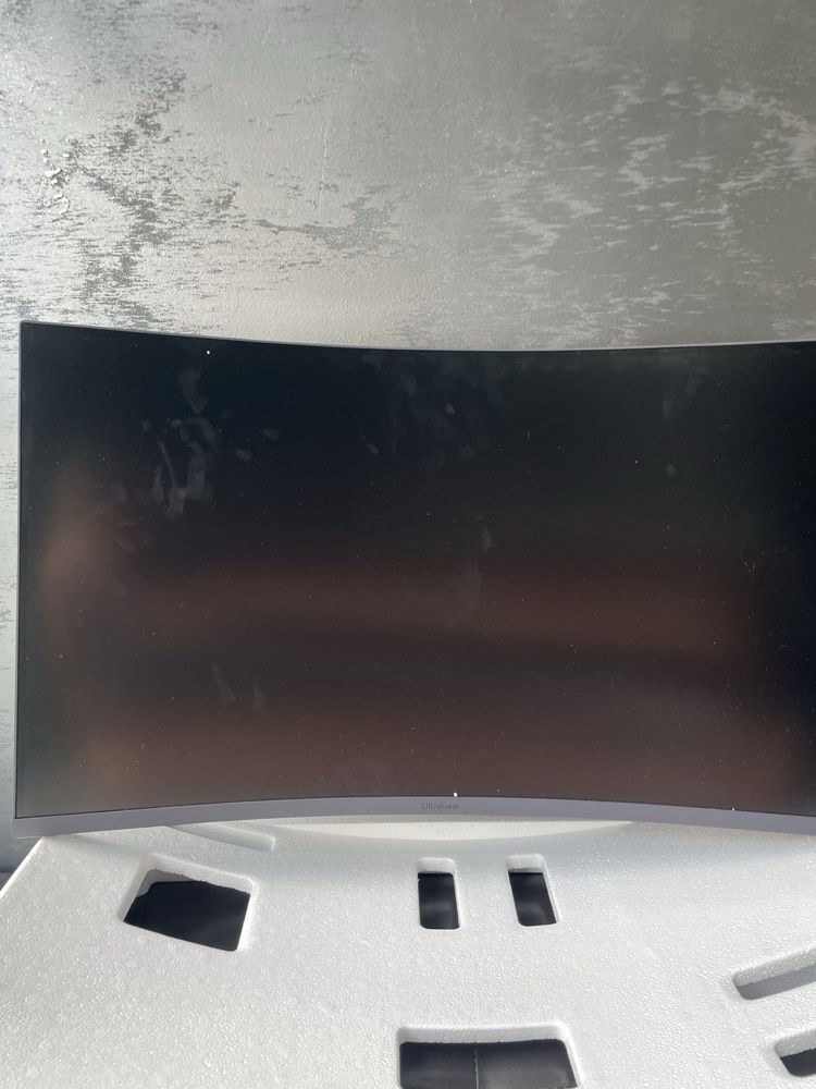 Monitor gaming curbat LG 80 cm nou