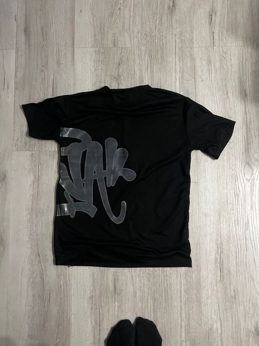 Tricou negru Syna World