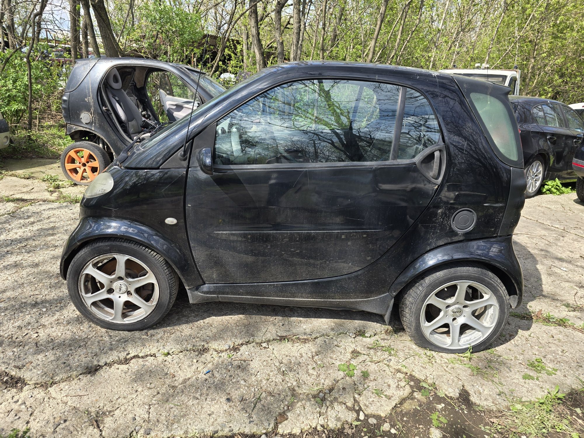 Dezmembrez Smart fortwo 2003 0.8 diesel
