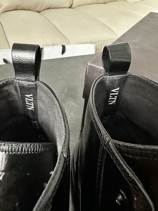 Vand ghete Valentino hightop sneakers 43 cu bonul de achizitie