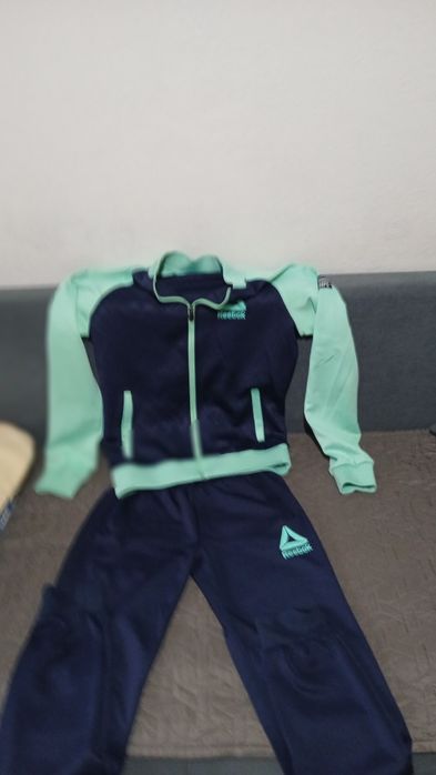 Срочно продам спортивный костюм качественно супер. Рибок.