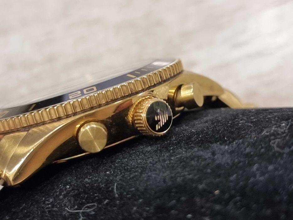 Мъжкият часовник Emporio Armani AR5857